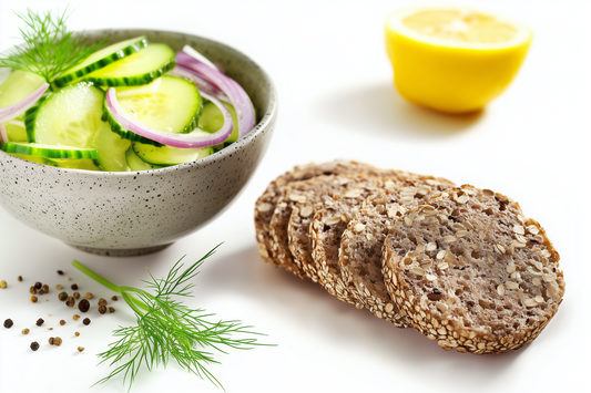 Haferstück & Gurken-Avocado-Salat mit Dill und Zitronendressing